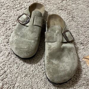 Madden girl suede Slip-On Clogs with Buckle. Size 8M